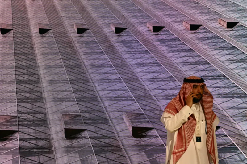 ما تفاصيل لائحة "الموارد البشرية" حول الزي الوطني والسلوك الوظيفي؟