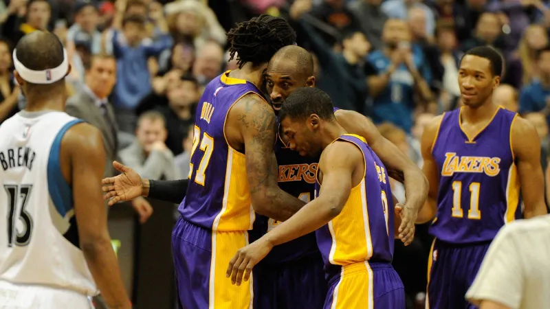 بيع بطاقة كوبي-مايكل جوردان المزدوجة بشعار لوجومان بمبلغ هائل في مزاد علني