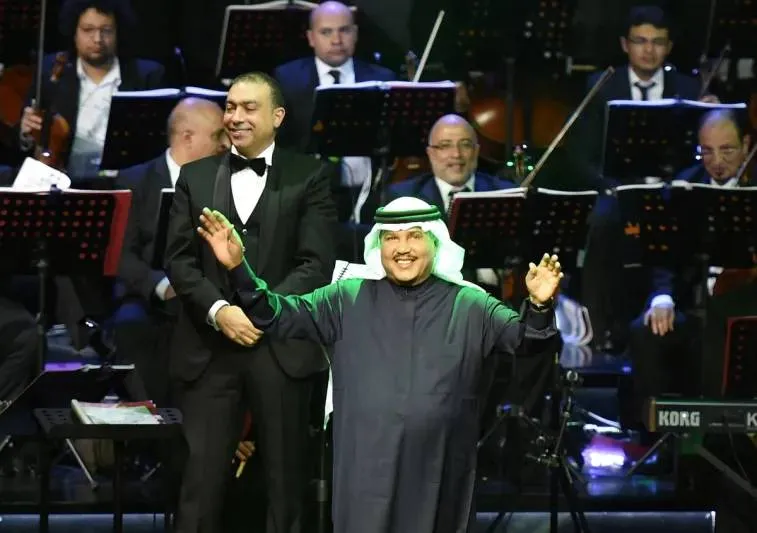 محمد عبده يطرب جمهور البحرين في ليلة استثنائية (فيديو)