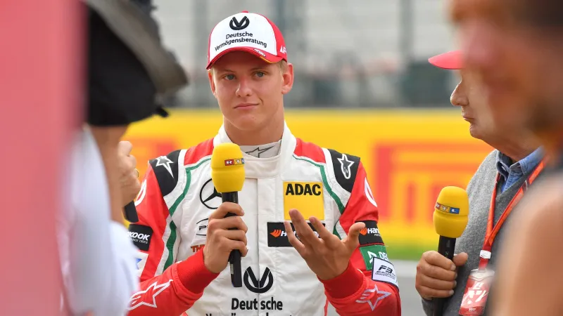 بعد أكثر من عقدين.. شوماخر يعترف بندمه على حادث فيلنوف الشهير!