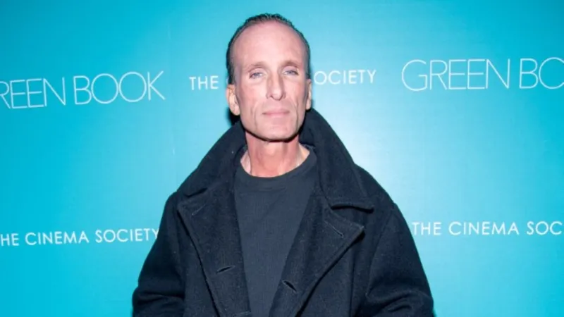 رحيل الممثل بيتر غرين عن 60 عامًا: مسيرة فنية متألقة وحياة مالية متواضعة