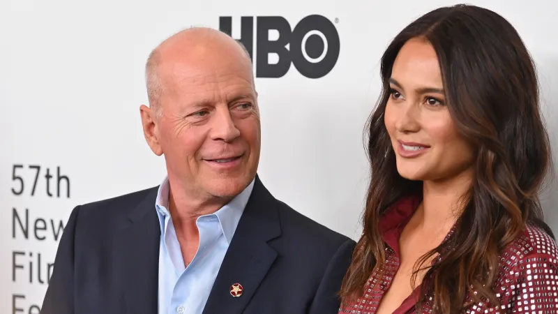 إيما هيمينغ تحتفل بـ18 عامًا من الحب مع بروس ويليس بهذه الطريقة