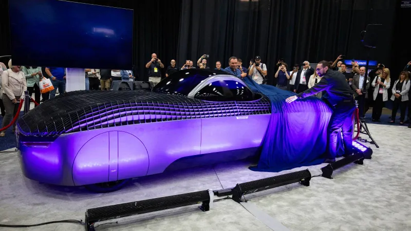 بدء إنتاج أول سيارة طائرة في العالم.. هل يمكن أن تتحوّل لسيارة عادية؟