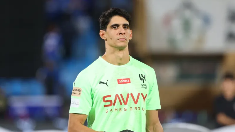 الهلال يوضح مصير ياسين بونو وخاليدو كوليبالي في قائمة الهلال المحلية