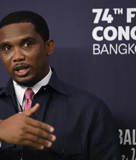 صامويل إيتو يتألق بساعة رولكس دايتونا الفاخرة والنادرة