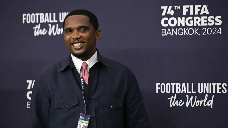 قطعة واحدة في العالم.. صامويل إيتو يظهر بساعة استثنائية فريدة