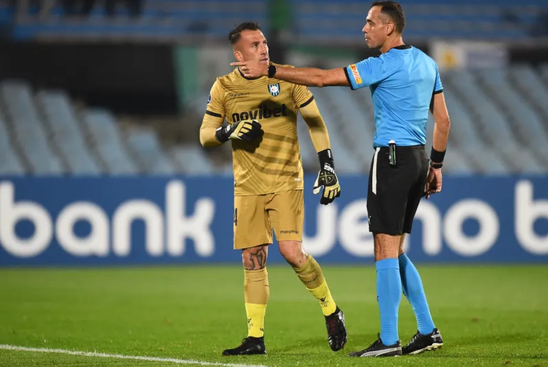 الكشف عن طاقم تحكيم مباراة نصف نهائي كأس العرب بين السعودية والأردن