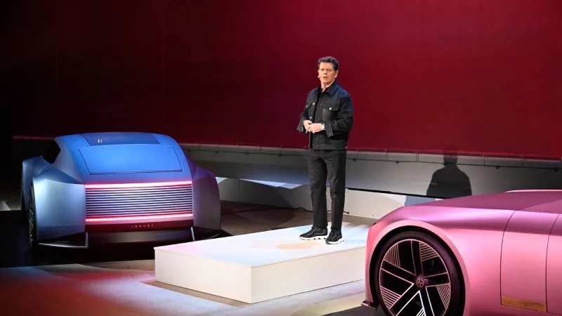 إطاحة مفاجئة لرئيس تصميمات «جاغوار» عقب الجدل حول تصميم Type 00 وإعادة هوية العلامة