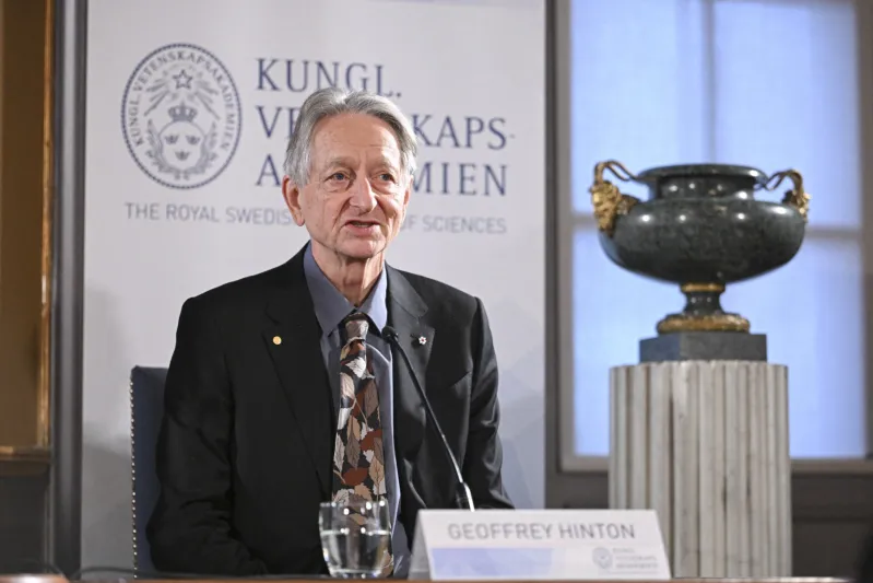 "الأب الروحي للذكاء الاصطناعي" يتوقع فوز غوغل القريب على أوبن أيه آي﻿ ﻿في سباق الذكاء الاصطناعي