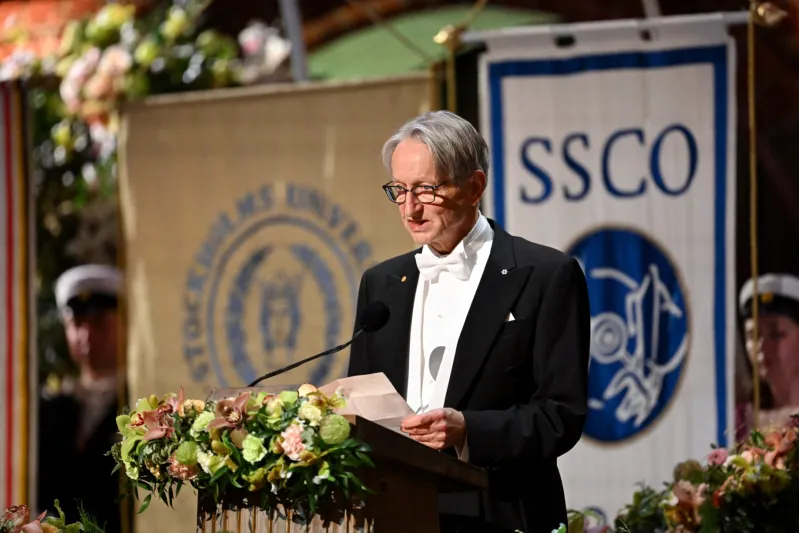 عراب الذكاء الاصطناعي جيفري هينتون يوجه رسالة هامة للشباب.. ماذا قال؟