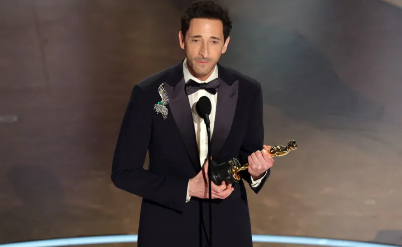 بدلة التوكسيدو: تألق لا يُضاهى ليلة رأس السنة 2026