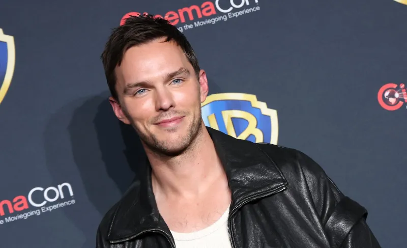 موهبة وملايين.. نيكولاس هولت﻿ يحتفل بميلاده الـ36 بثروة مذهلة