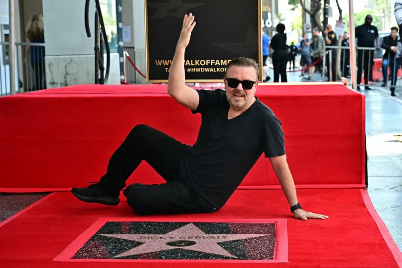 من الضحك إلى الملايين.. ريكّي جيرفايس يوسع إمبراطوريته المالية