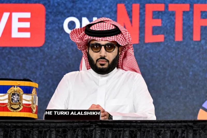 تركي آل الشيخ يسلّط الضوء على لحظة تاريخية للملاكم محمد علي كلاي في الرياض