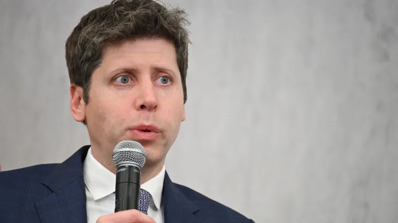 أوبن إيه آي تكشف تفاصيل أول أجهزتها الذكية بالشراكة مع جوني آيف