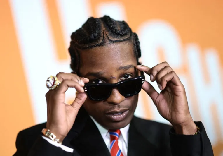 شانيل تتوج آيساب روكي سفيرًا لها: ماذا يعني ذلك لعالم الموضة؟ (فيديو)