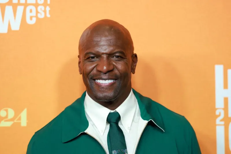 تيري كروز يخطف الأنظار بساعة فاخرة من Gérald Charles في أبوظبي