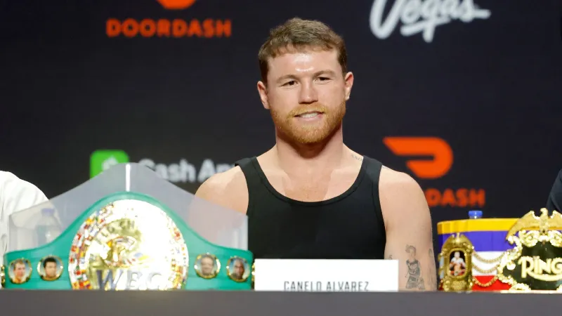 كم بلغت قيمة الساعات التي اختارها كانيلو ألفاريز لنفسه ولزوجته؟ (فيديو)