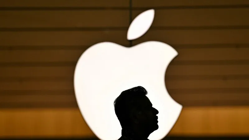 بعد مواجهة صعوبات في دمجها.. هل تستغني "آبل" عن تقنية Face ID؟