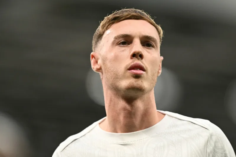 كول بالمر يظهر متخفيًا مع فتاة جديدة.. من هي؟