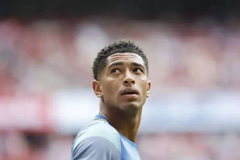 غارقًا في الحب.. كيف احتفل بيلينغهام بعيد ميلاد صديقته آشلي كاسترو؟