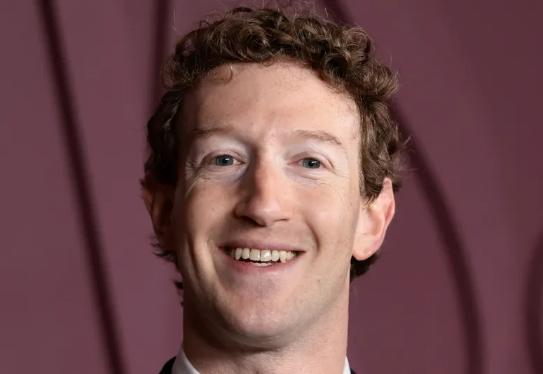 مارك زوكربيرغ يلفت الأنظار بساعة فاخرة قيمتها 126 ألف دولار