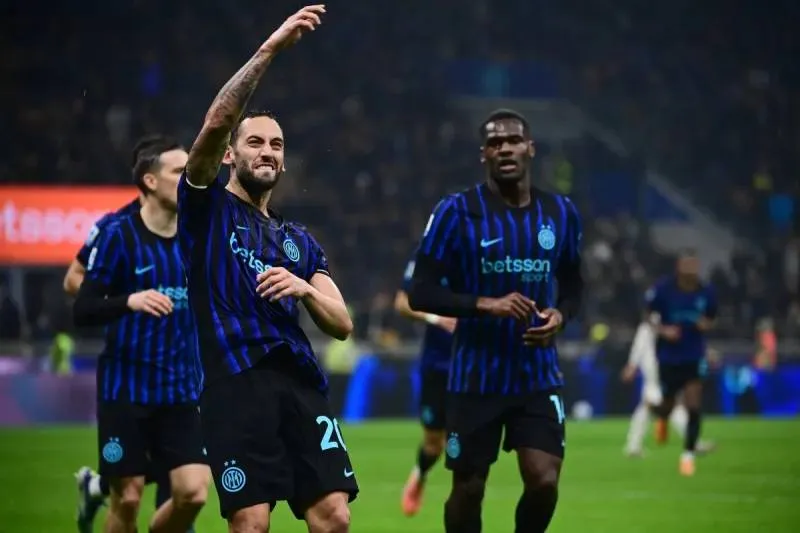 عودة أكانجي وتغيّب آتشيربي.. تشكيلة إنتر ميلان ضد جنوى