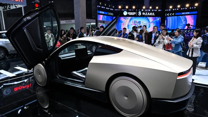 أول تسريبات: تعديلات داخلية وخارجية كبيرة في تسلا Cybercab الجديدة (فيديو)