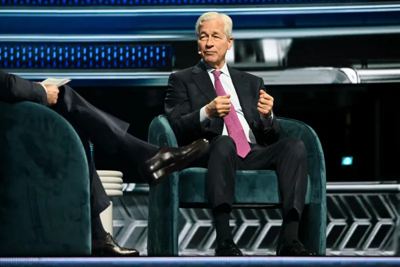 جيمي ديمون يكشف: الذكاء الاصطناعي للعمل أقل وحياة أكثر سعادة!