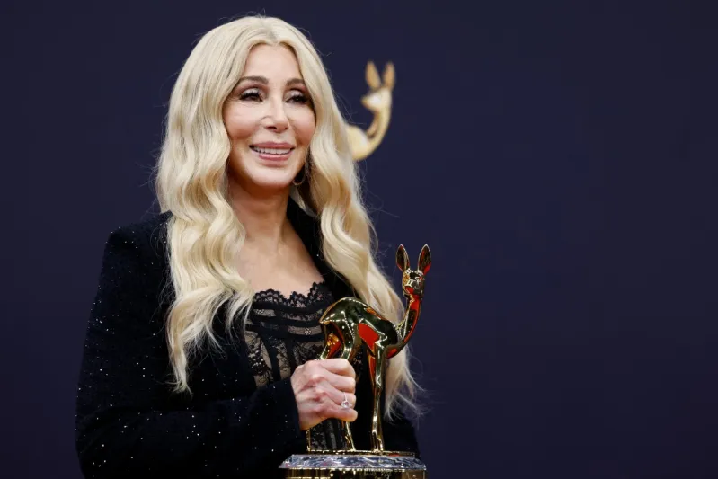 شير تستعد للزواج من  رجل يصغرها بـ40 عامًا