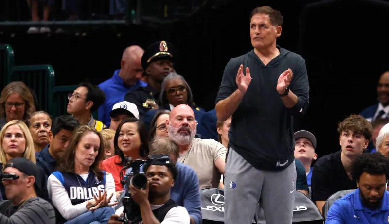 لماذا ينصح مارك كوبان الشباب بالعمل في الشركات الصغيرة والمتوسطة بدلًا من الشركات الكبرى؟