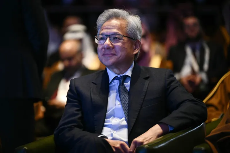 هل نشهد ظهور وظيفة جديدة كـ"صانع ملابس الروبوتات"؟ رئيس "إنفيديا" يجيب