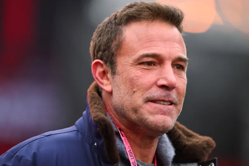   مشهد غير متوقع .. بن أفليك بين جنيفر لوبيز وجنيفر غارنر في أمسية واحدة! (صور)