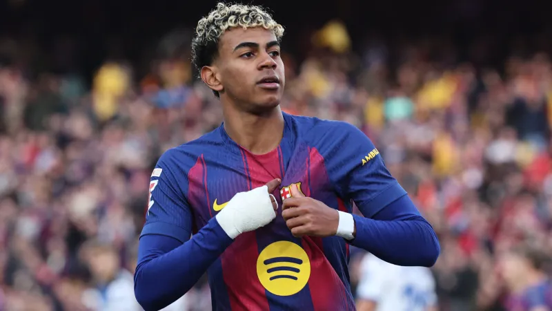 لامين يامال يرفض السير على خطى كريستيانو رونالدو.. ماذا قال؟ 