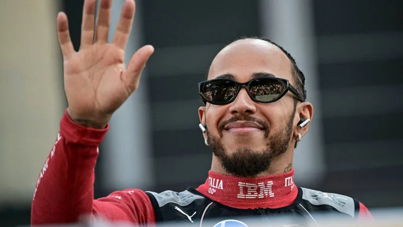 هل اقترب الانفصال؟ مدير فيراري السابق يشكك في مستقبل هاميلتون مع الفريق