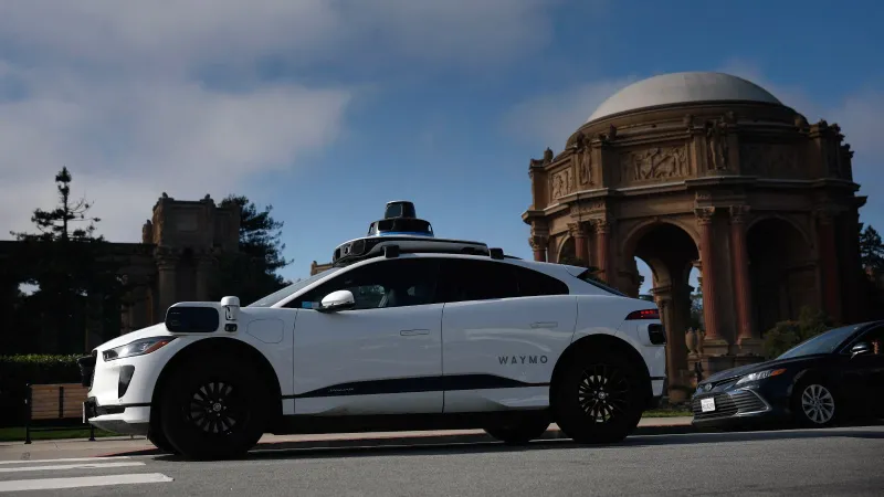 أزمة سيارات الأجرة الذاتية: انقطاع الكهرباء يفضح ثغرات أنظمة القيادة الآلية (فيديو)