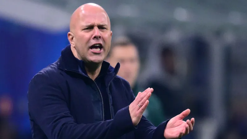 سلوت يضع الكرة في ملعب صلاح.. والعودة إلى ليفربول مرهونة بالاعتذار