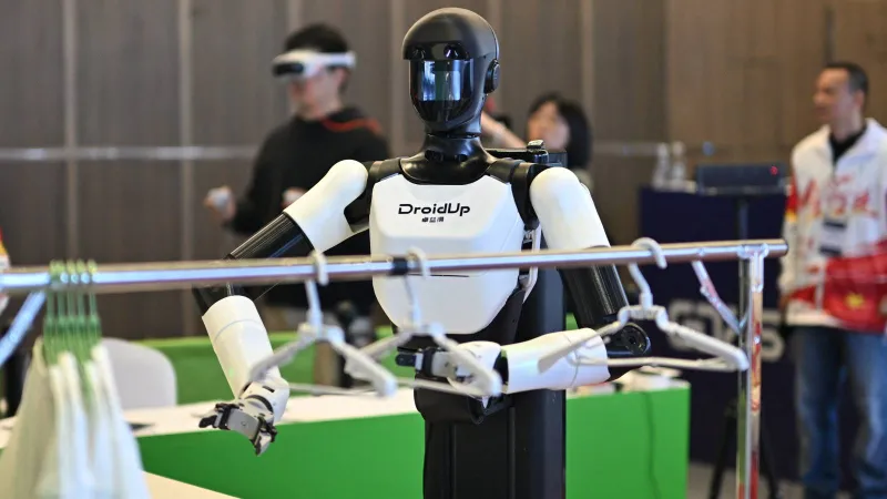 خبراء يحذرون من الفجوة بين الطموح والواقع في صناعة الروبوتات البشرية