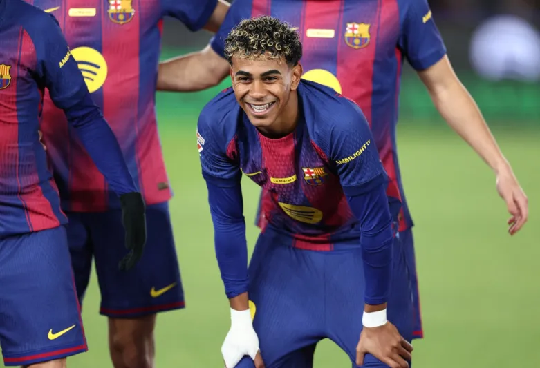 لامين يامال يخطف الأنظار في دبي بمباراة شاطئية وأجواء ودية (فيديو)