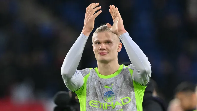 لماذا وصفت الجماهير هالاند بـ"الروبوت" خارج الملعب؟ (فيديو)