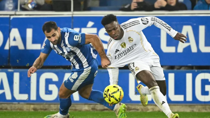 التحكيم تحت الأضواء: فينيسيوس يشتكي بعد لقطة مثيرة أمام ألافيس.. ماذا قال؟ (فيديو)