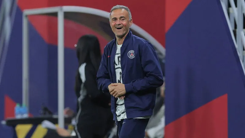 بعد الهيمنة الأوروبية.. باريس سان جيرمان يدرس تكريم لويس إنريكي بعقد غير مسبوق