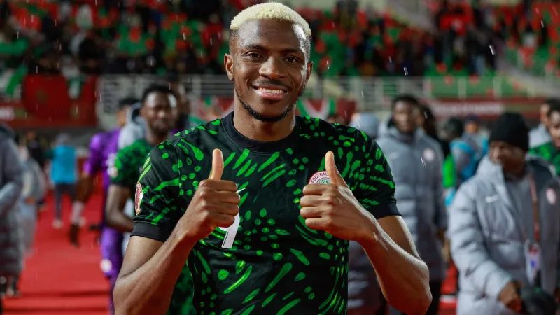 فيكتور أوسيمين يحتفل بعيد ميلاده الـ27.. ما حجم ثروته؟