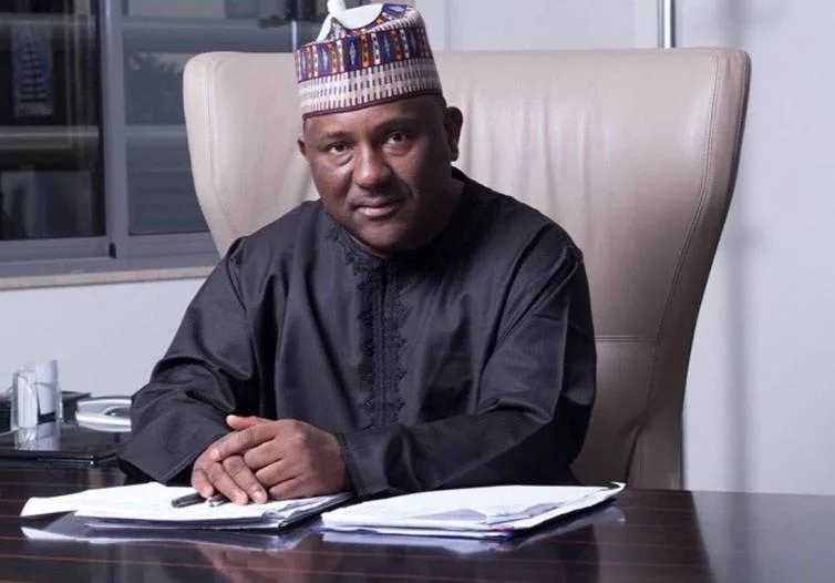 ملياردير أفريقي يكافئ موظفيه بـ 20.7 مليون دولار