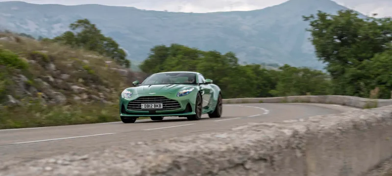 على طريق الأرستقراطية السريعة: كونتيننتال GT في مواجهة DB12