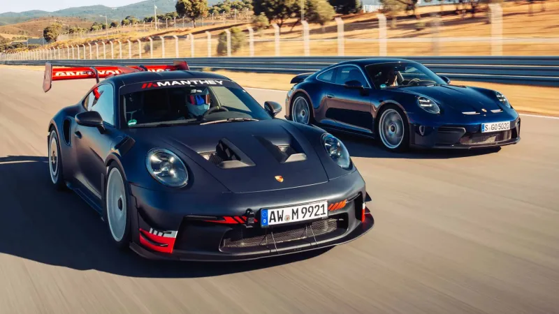 بورشه 911 GT3 2025: مقارنة بين النسختين Touring وManthey RS.. أيهما تختار؟