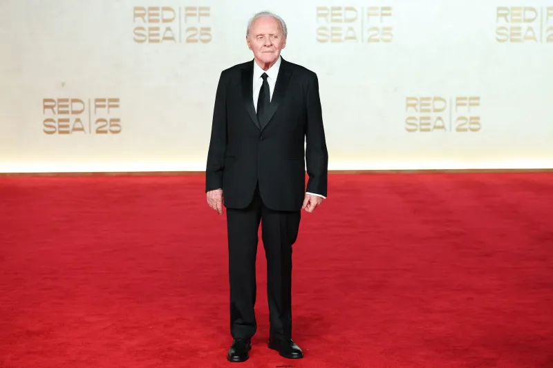 ختام البحر الأحمر السينمائي: أناقة كلاسيكيّة وألوان جريئة تضيء السّجادة الحمراء