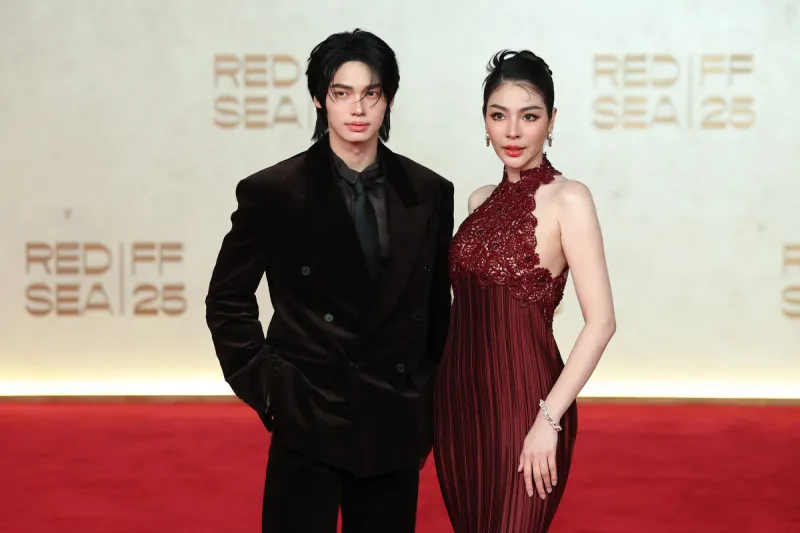 السينما تضيء جدة التاريخية.. 50 صورة توثق لحظات افتتاح مهرجان البحر الأحمر السينمائي