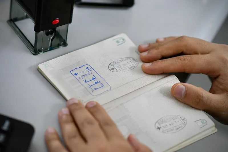 الجوازات توضّح خطوات إصدار تأشيرة خروج نهائي للعمالة المنزلية عبر أبشر