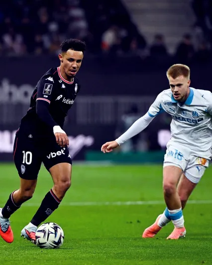 مارسيليا يفتح قنوات التفاوض مع سفيان ديوب لتعزيز صفوفه الهجومية